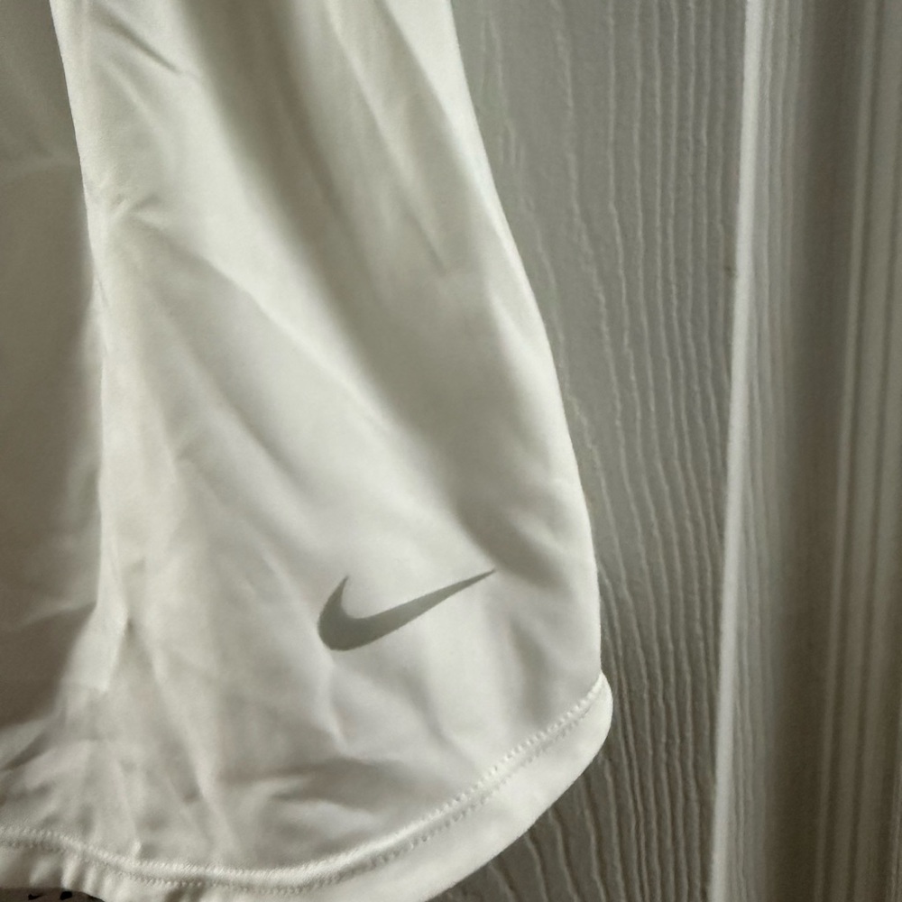 🆕 Nike One Women's Dri-FIT Ultra High-Waisted Skort Size XS - Picture 3 of 14